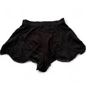 Pins and Needles Black Flowy Lace Trim Shorts – Boho Y2K | Size: M
